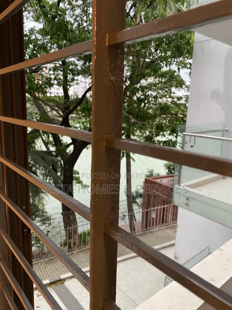 4,000 SFT Exclusive Commercial Floor in Gulshan-1 (Lakeside)