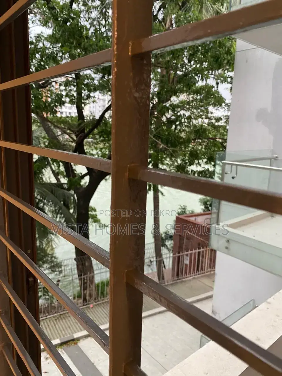 4,000 SFT Exclusive Commercial Floor in Gulshan-1 (Lakeside)