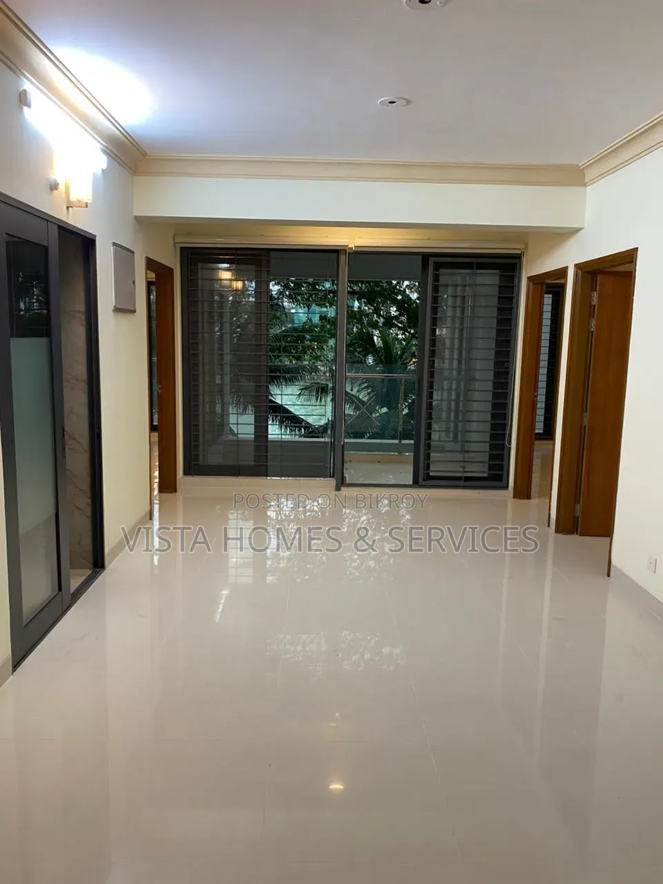 4,000 SFT Exclusive Commercial Floor in Gulshan-1 (Lakeside)