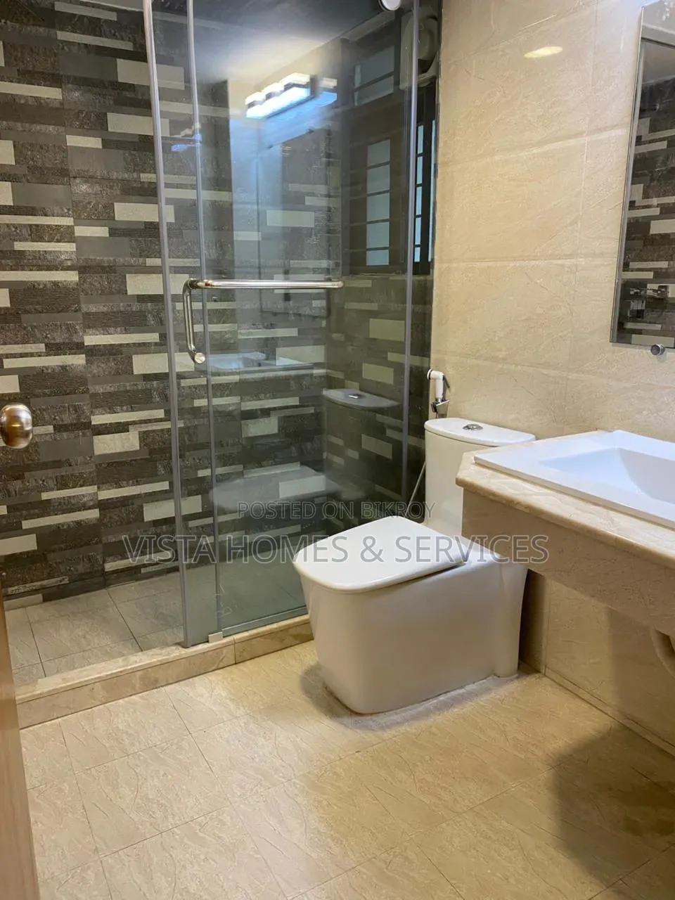 4,000 SFT Exclusive Commercial Floor in Gulshan-1 (Lakeside)