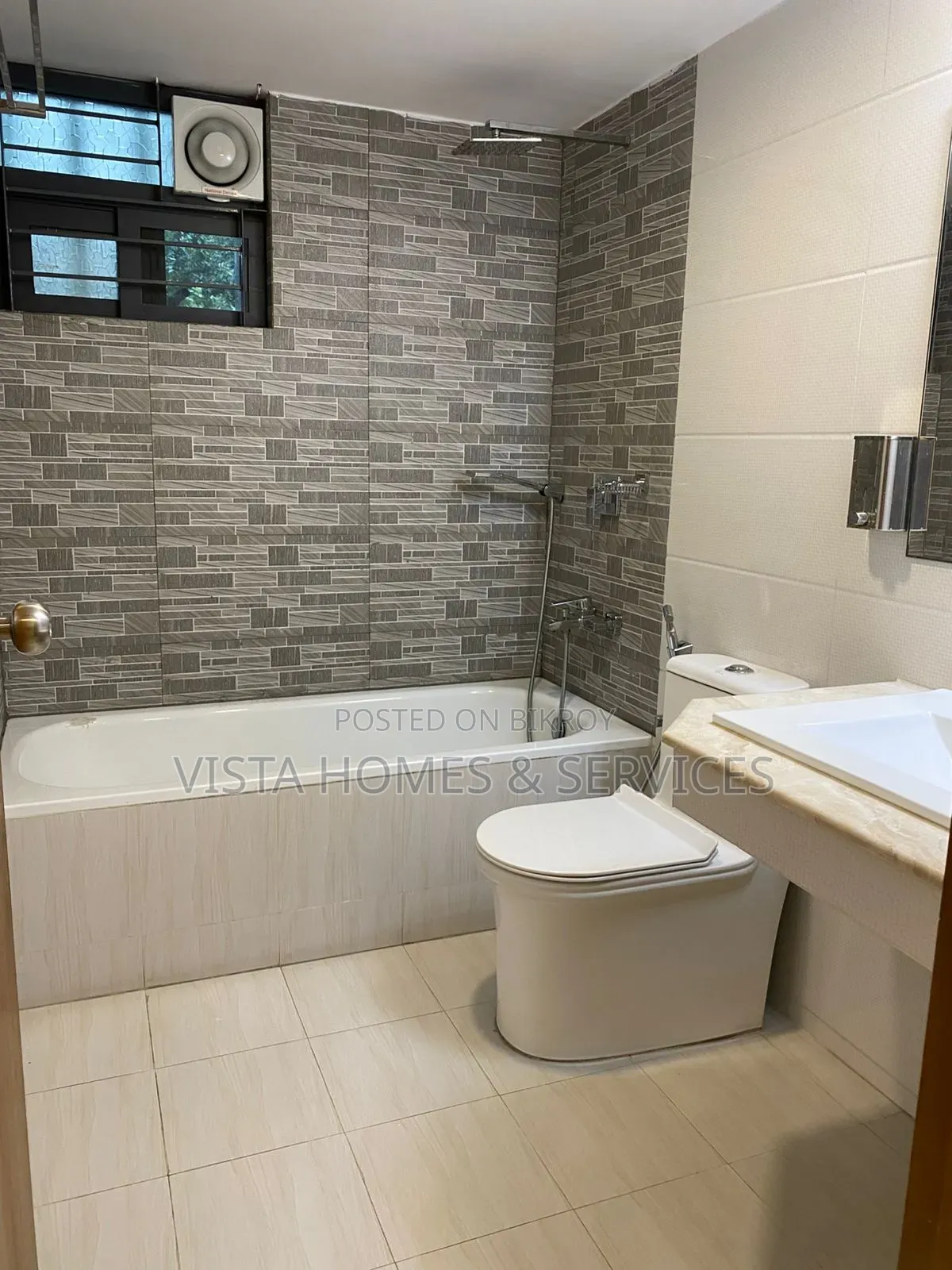 4,000 SFT Exclusive Commercial Floor in Gulshan-1 (Lakeside)