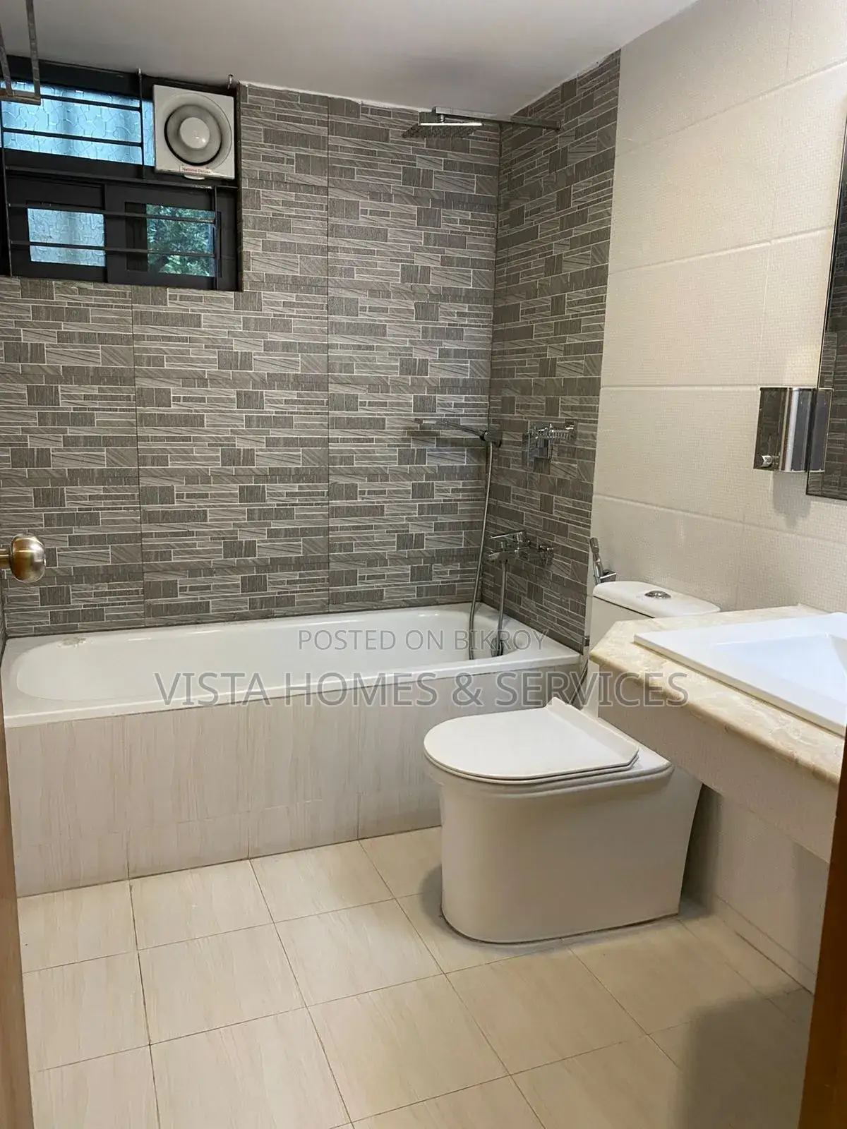4,000 SFT Exclusive Commercial Floor in Gulshan-1 (Lakeside)