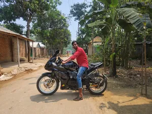 সুজুকি জিক্সার মনোটোন ২০১৯ ব্ল্যাক