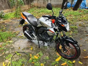 সুজুকি জিক্সার মনোটোন ২০২৫ অরেঞ্জ