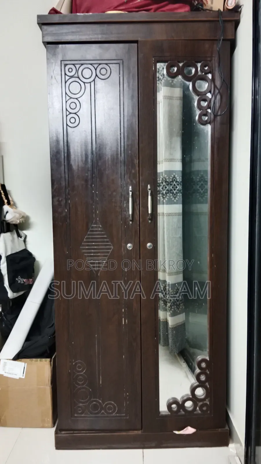 Medium-sized Almirah for Sale