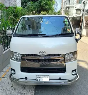 টয়োটা হাইএস ২০১৫ অফ হোয়াইট