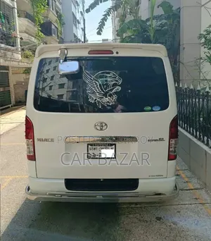 Toyota HiAce 2015 Off White