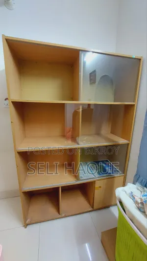 শোকেস অনেকদিন ব্যবহার করা