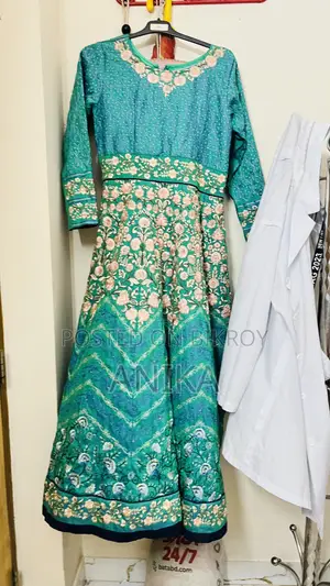 মেয়েদের পোশাক