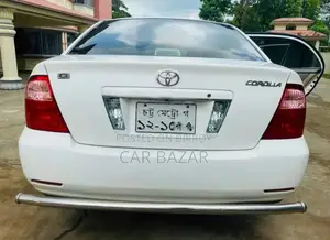 টয়োটা করোলা ২০০৫ সাদা