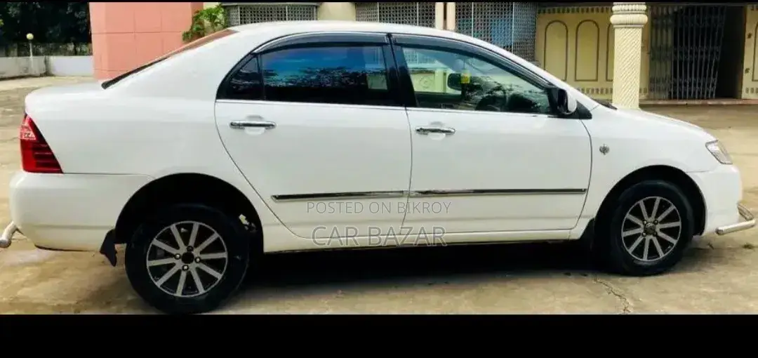 টয়োটা করোলা ২০০৫ সাদা