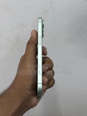Apple iPhone 15 128 GB Green