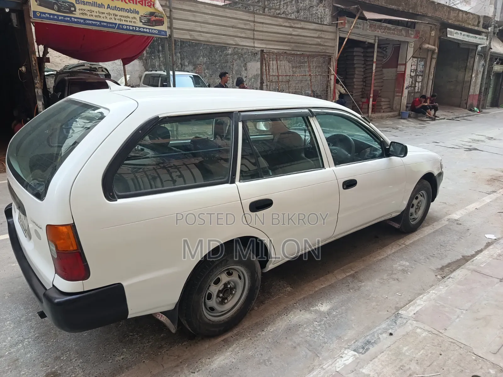 Toyota Corolla Automatic 1999 White