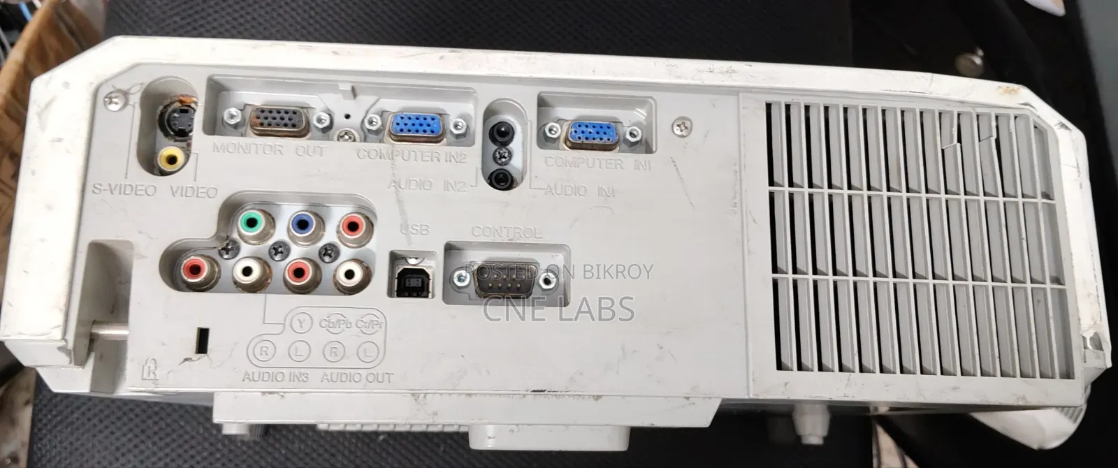 Hitachi Cp-X401 3LCD Projector