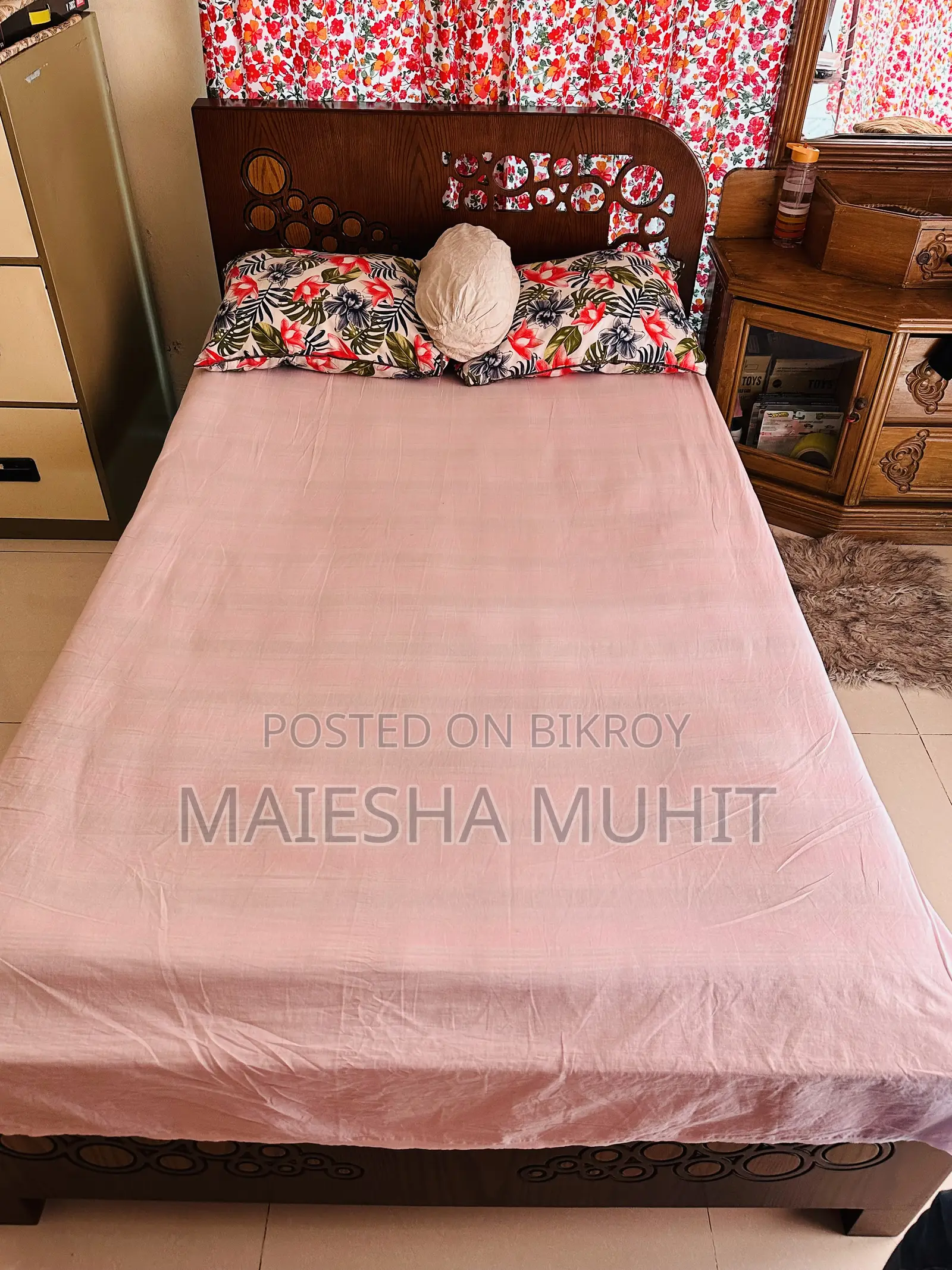 Almost Brand New Semi Double Bed With Mattress and Toshok