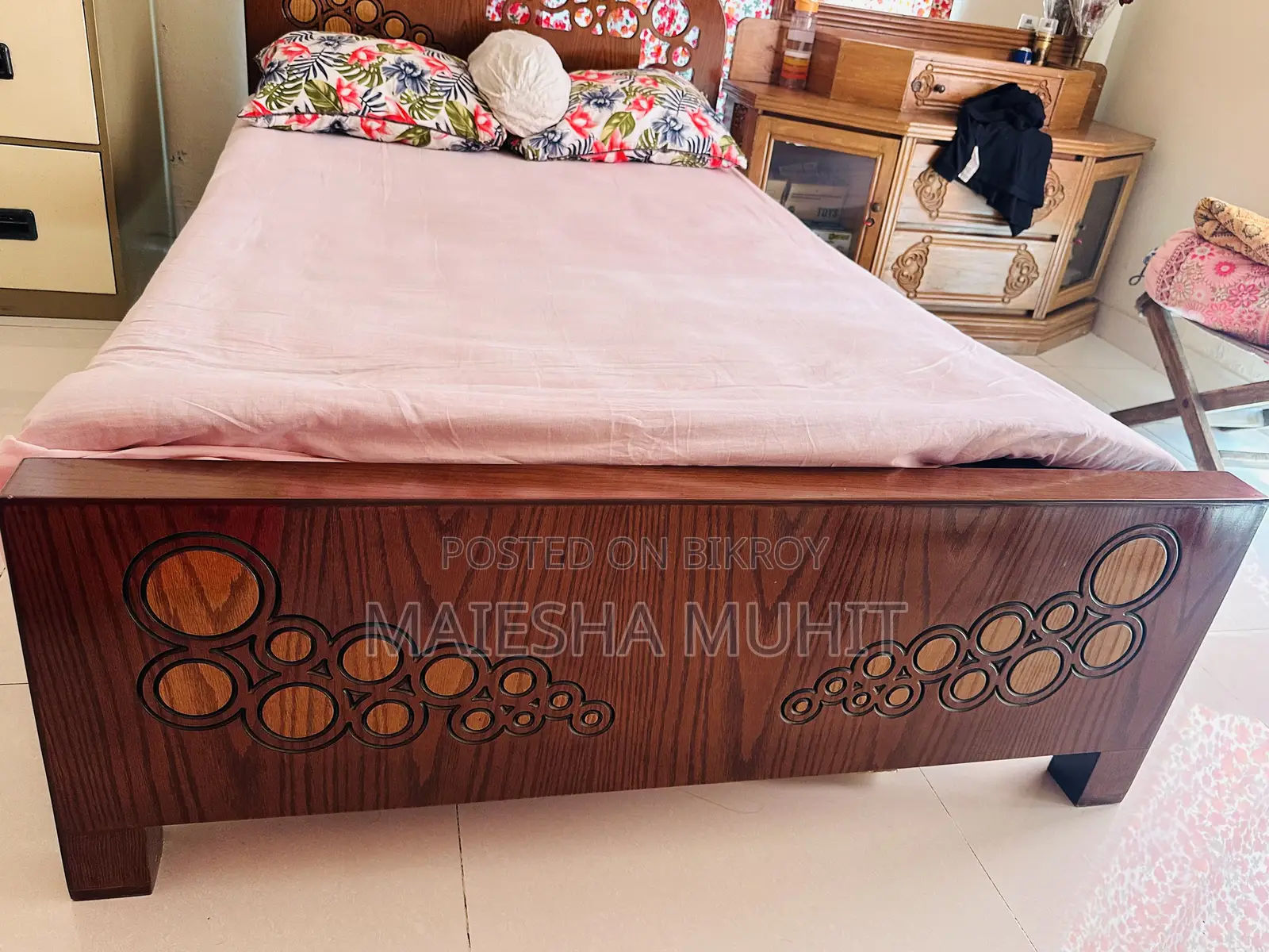 Almost Brand New Semi Double Bed With Mattress and Toshok