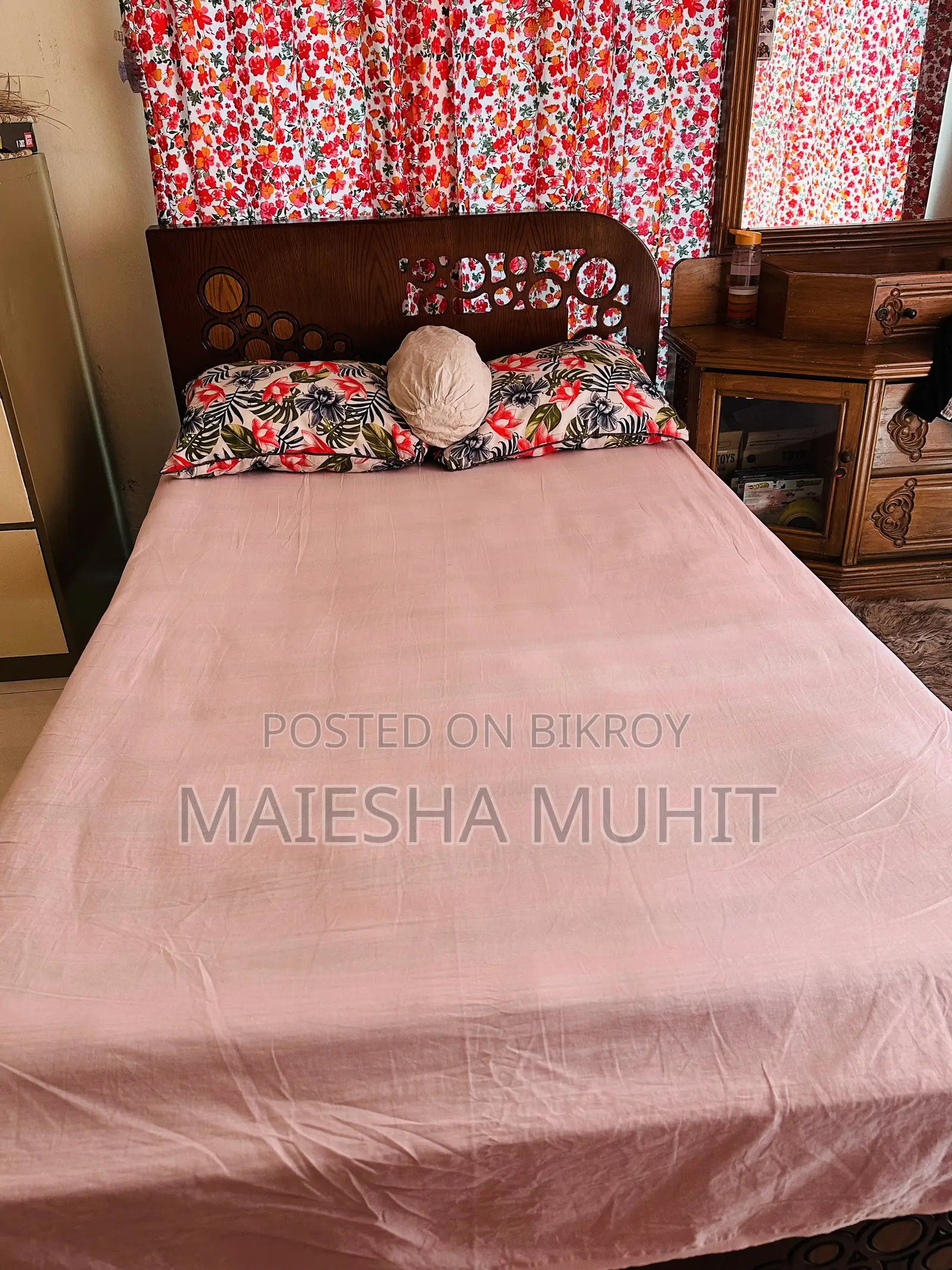 Almost Brand New Semi Double Bed With Mattress and Toshok