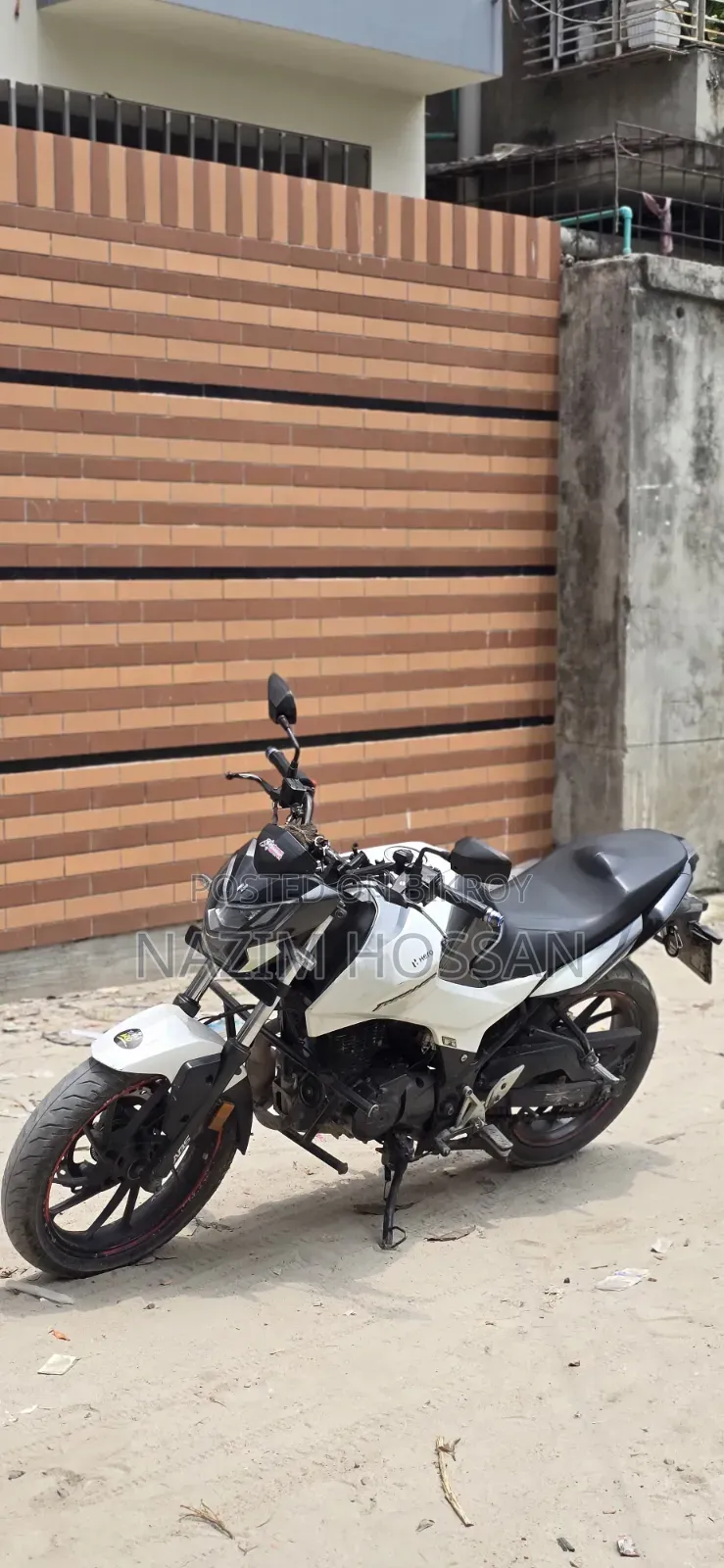 Hero Thriller 160R 2021 White