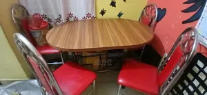 ৪ সিটের ডাইনিং টেবিল