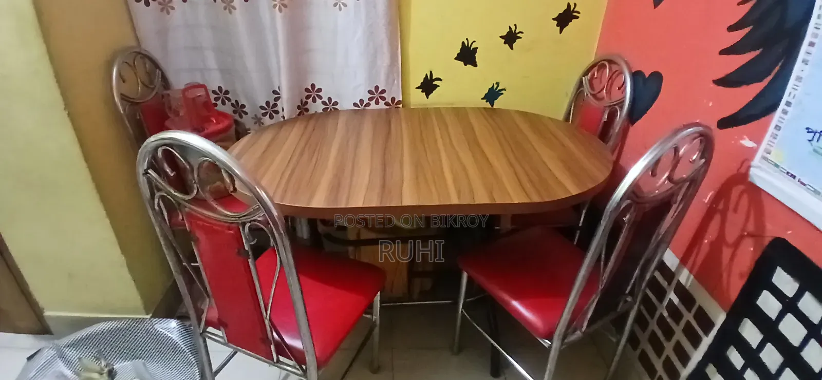 ৪ সিটের ডাইনিং টেবিল