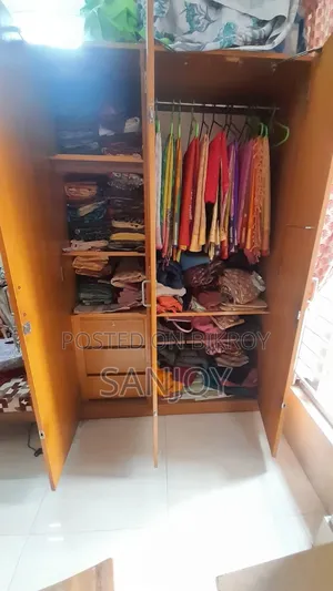 আলমারি (৩ পাল্লা)