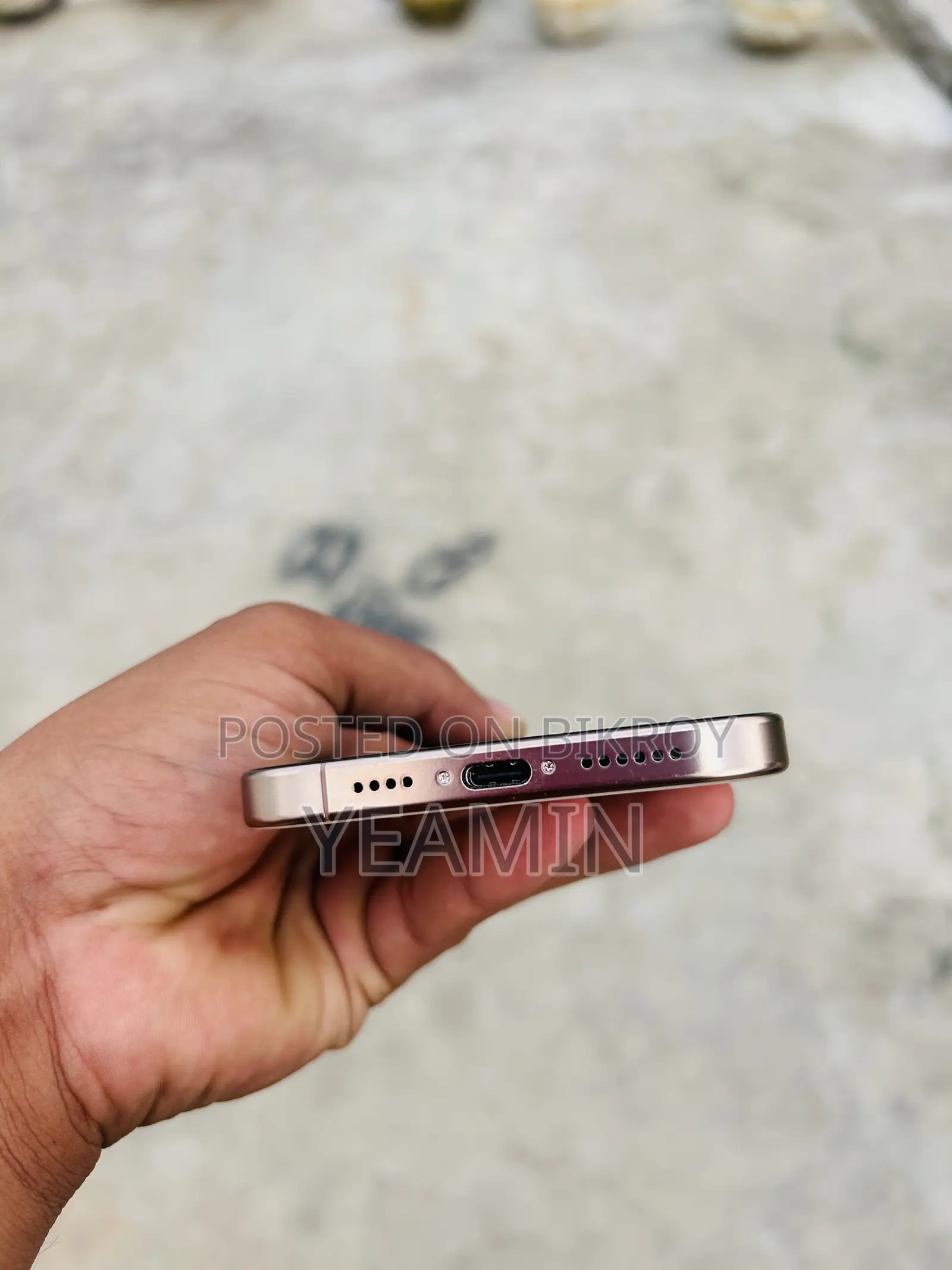 New Mobile Phone 64 GB Gold