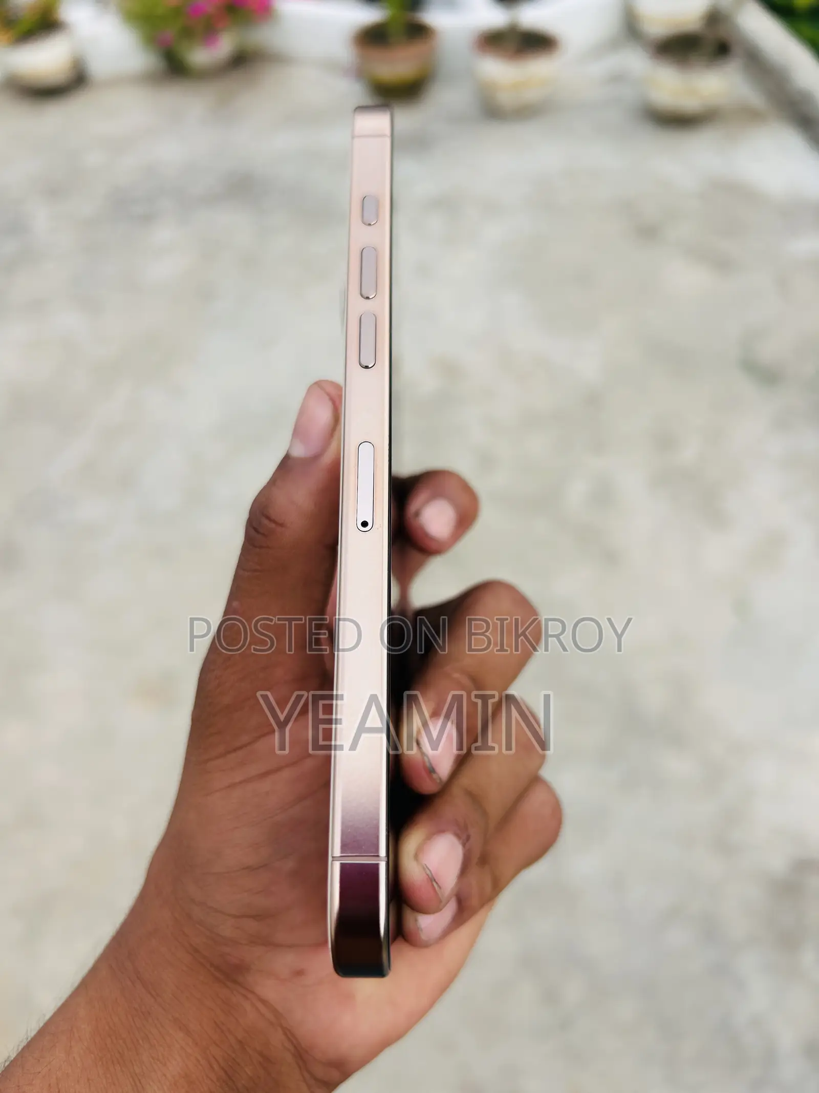 New Mobile Phone 64 GB Gold