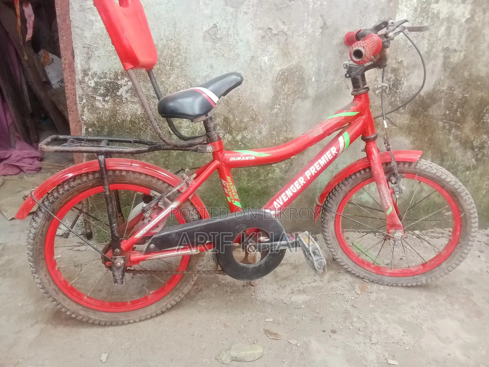একটি বাচ্চাদের সাইকেল বিক্রি করা হবে