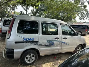 Toyota Noah 2001 Silver