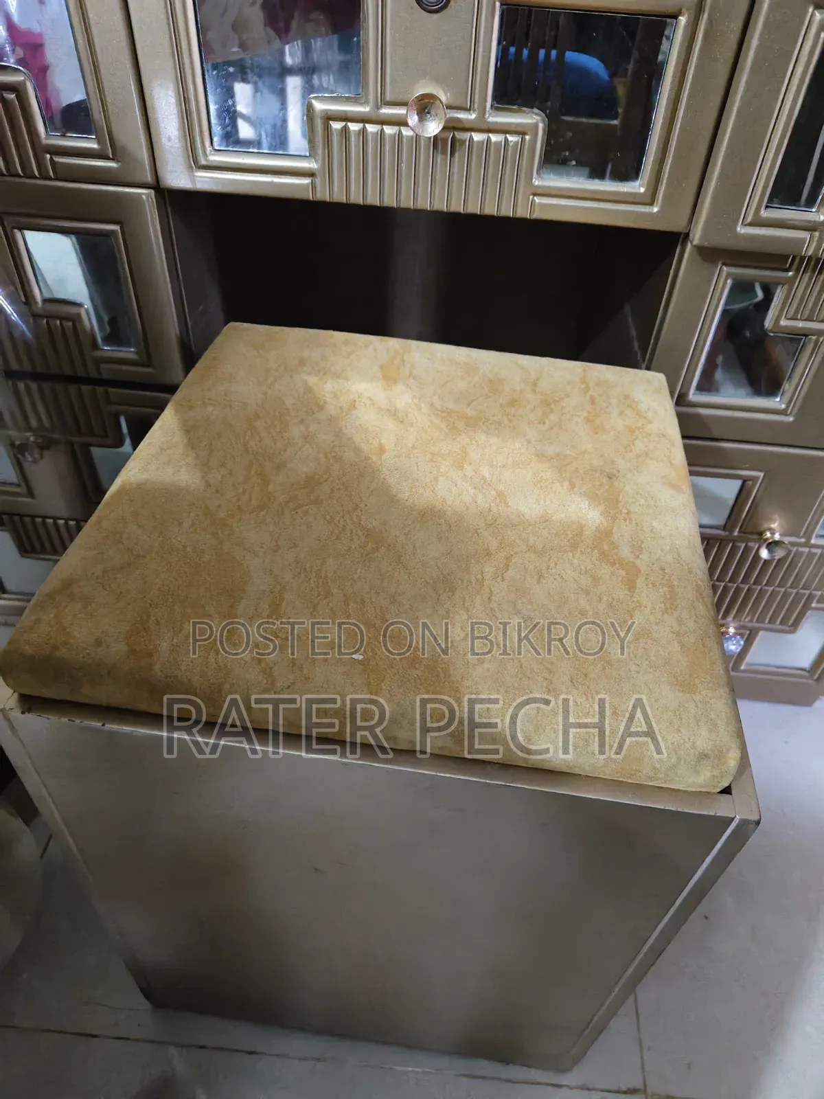 Vanity With Light and Seating Tool
