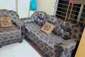 ফুরাতন সোফা বিক্রি হবে??