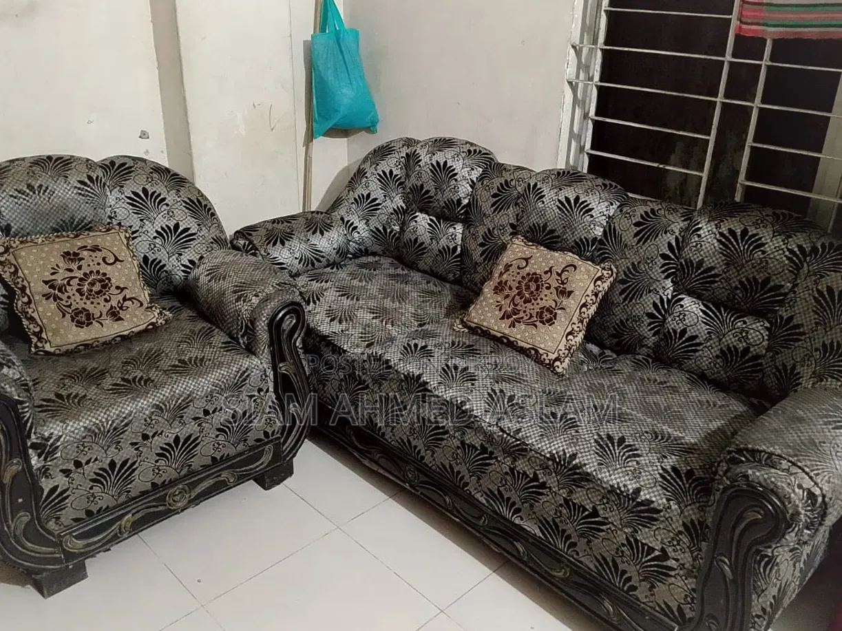ফুরাতন সোফা বিক্রি হবে??