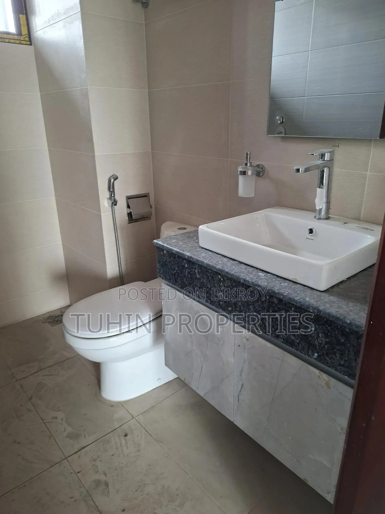 4bdrm Apartment in Gulshan for Sale
