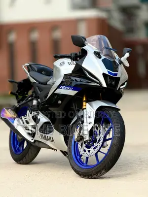 Yamaha YZF-R 2025 Silver