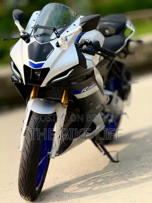 Yamaha YZF-R 2025 Silver