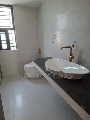 4bdrm Apartment in Gulshan for Sale