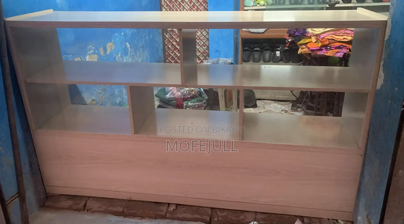 শোকেস গ্লাস দেওয়া Show Case