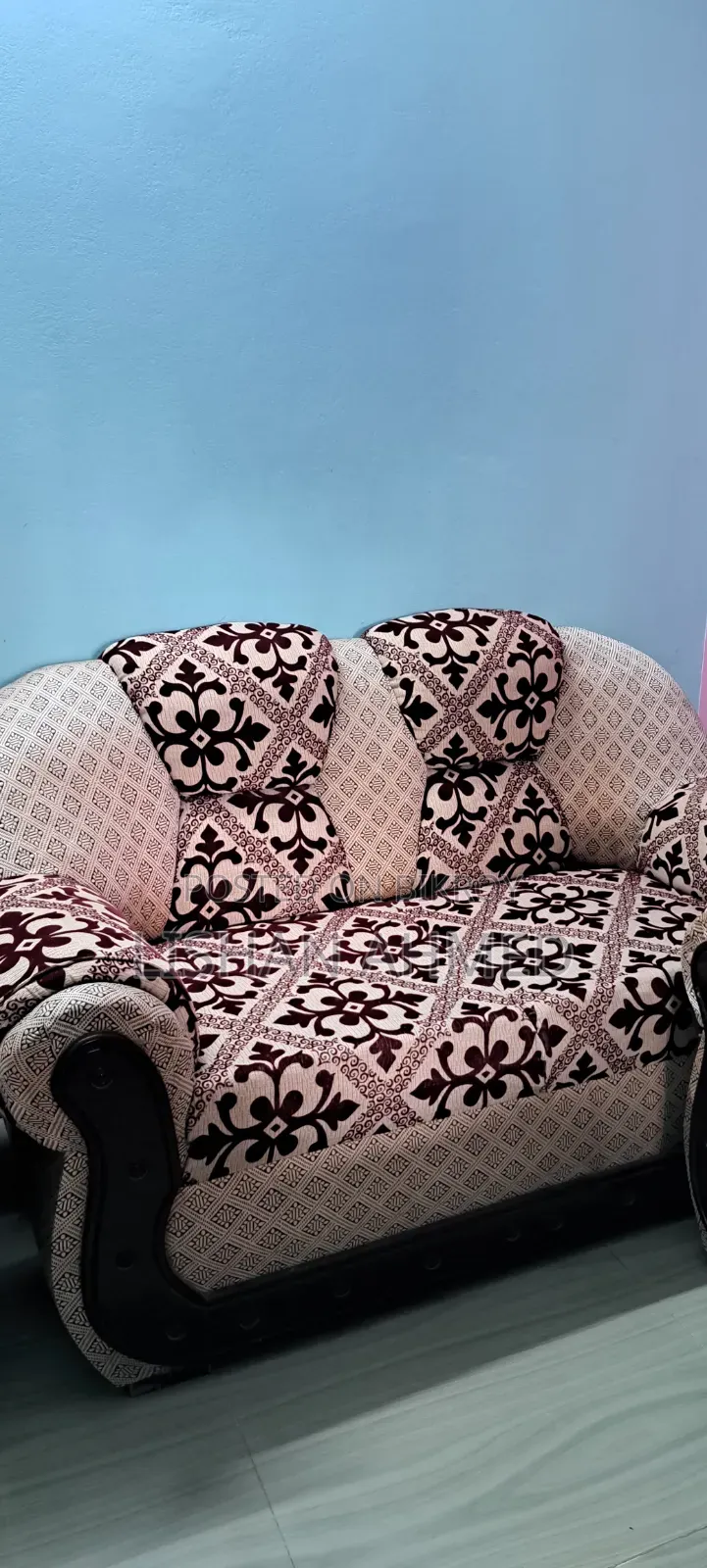 Attractive Sofa Set for Sale