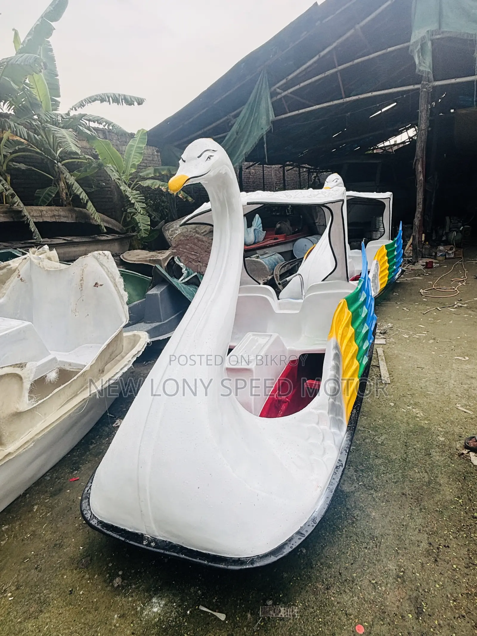 ফাইবারগ্লাস সোয়ান প্যাডেলবোট