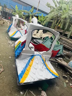 ফাইবারগ্লাস সোয়ান প্যাডেলবোট