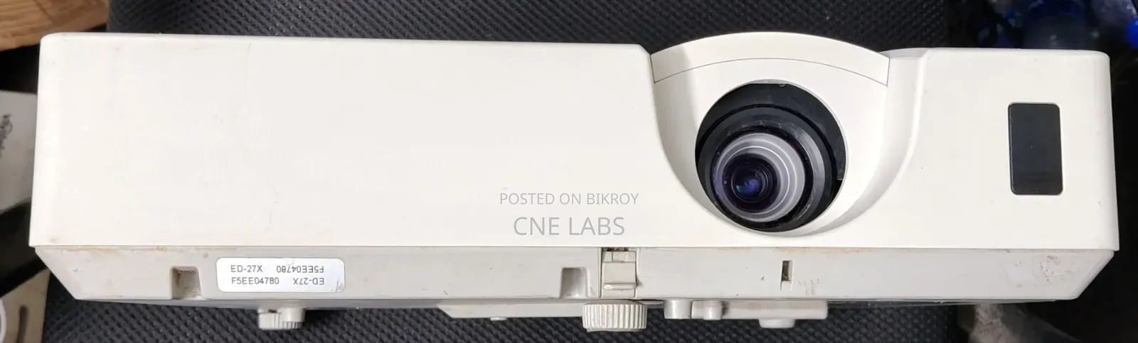 Hitachi Ed-27 3lcd Projector