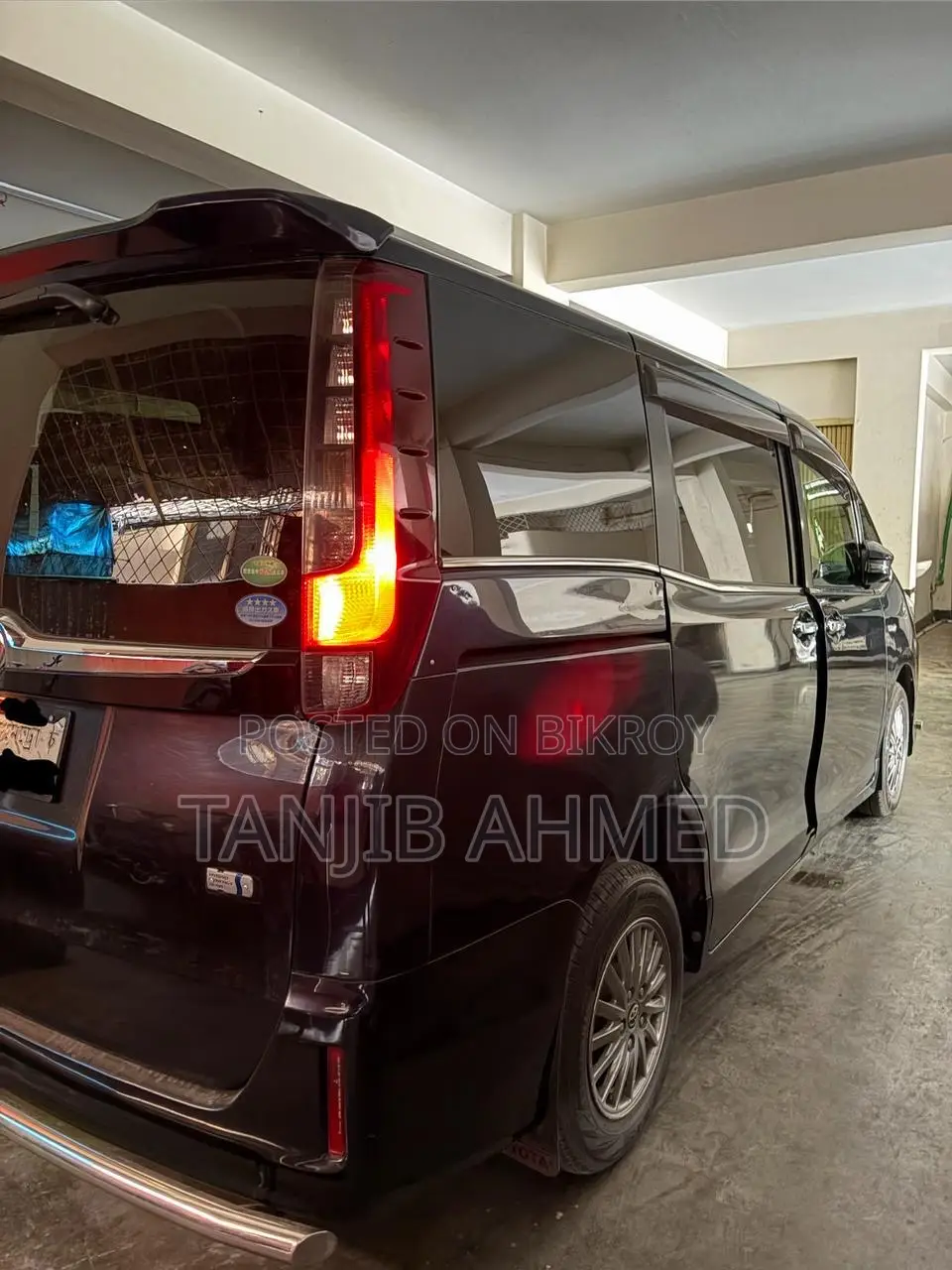 Toyota Esquire 1.8 FWD Hybrid (7 Seater) 2015