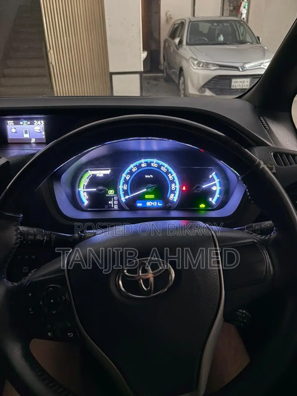 Toyota Esquire 1.8 FWD Hybrid (7 Seater) 2015