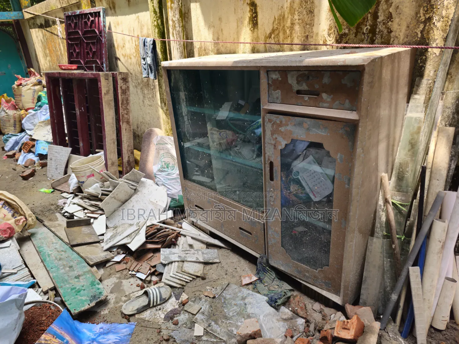 Steel Glass Showcase