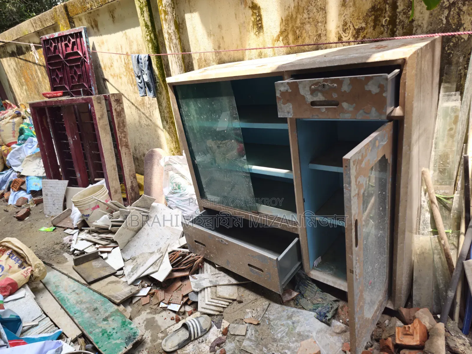 Steel Glass Showcase