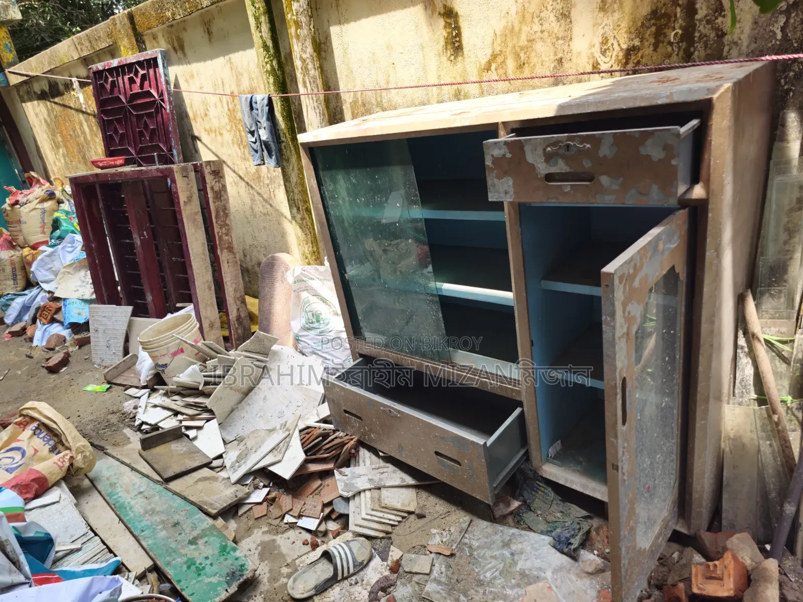 Steel Glass Showcase