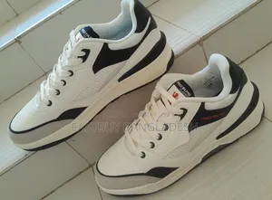 Red Tape Sneaker