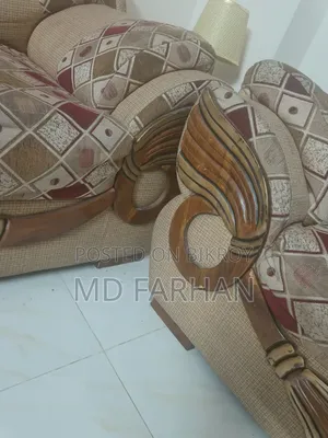 Beautiful sofa, need money so selling to buy a new one.