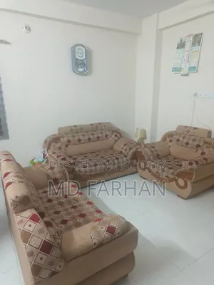 Beautiful sofa, need money so selling to buy a new one.