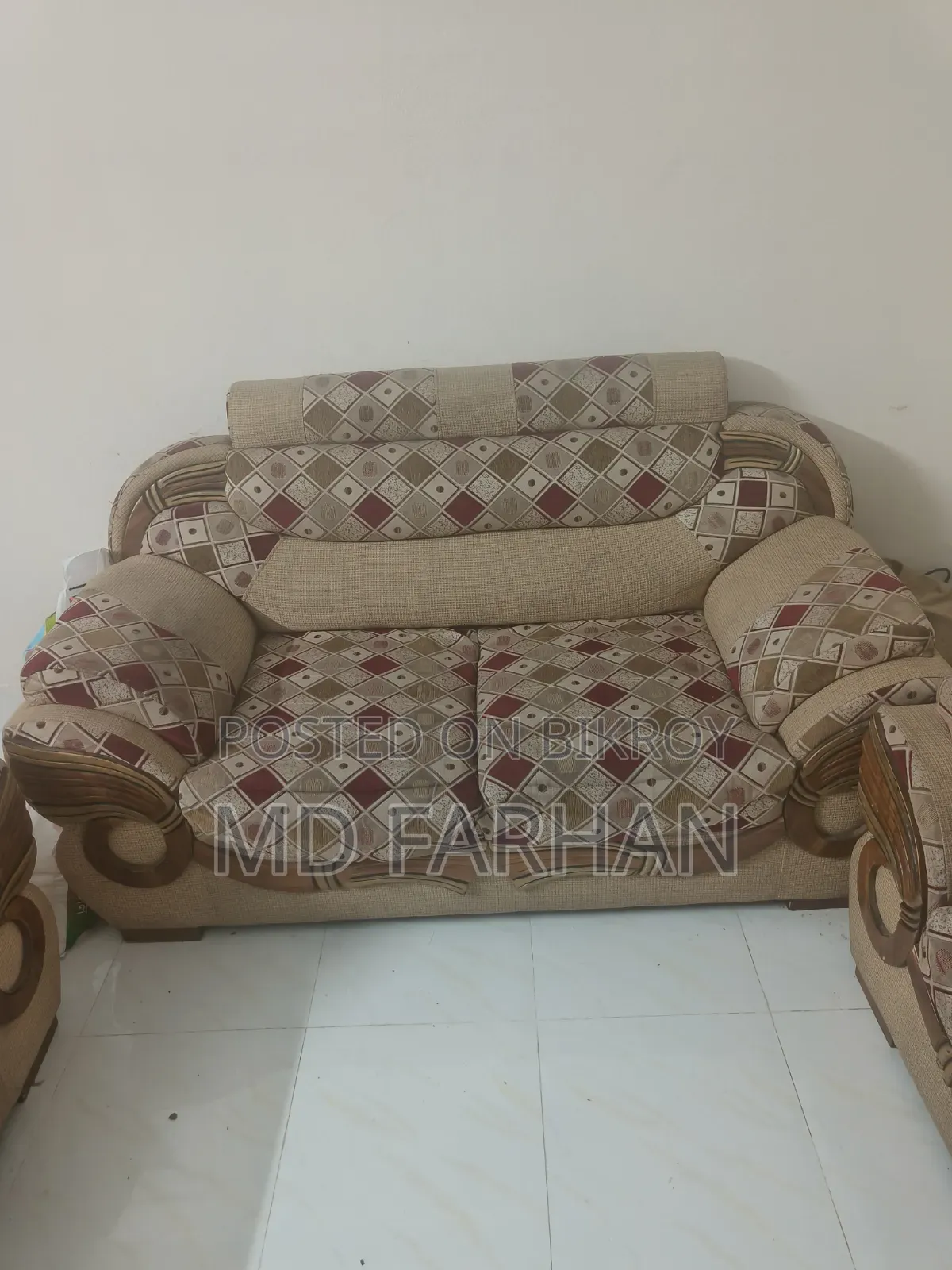 Beautiful sofa, need money so selling to buy a new one.